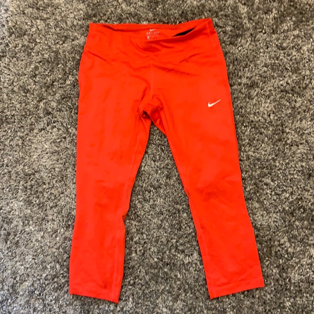 Nike run crops size medium